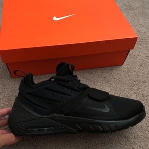 BRAND NEW NEVER USED NKE AIRMAX TRAINER 1
